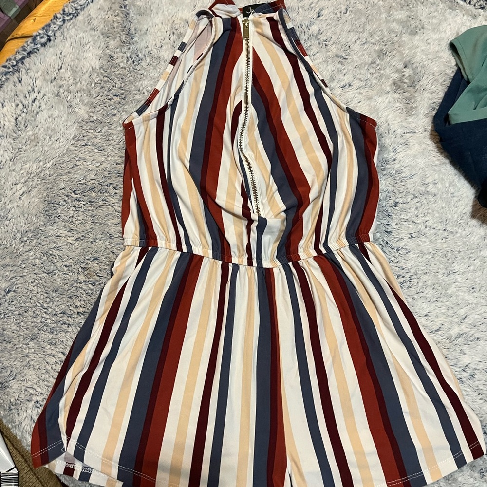 Summer vacation romper size large by Justify